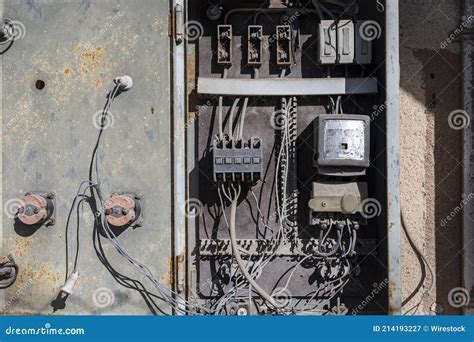 dead line wire in electrical box|abandoned electrical cable ends.